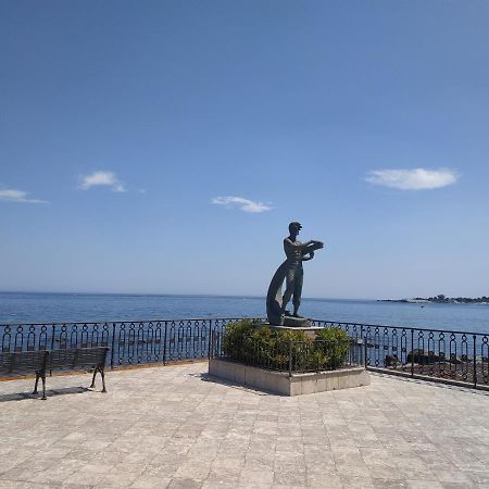 גיארדיני נאקסוס Suite Sul Mare מראה חיצוני תמונה